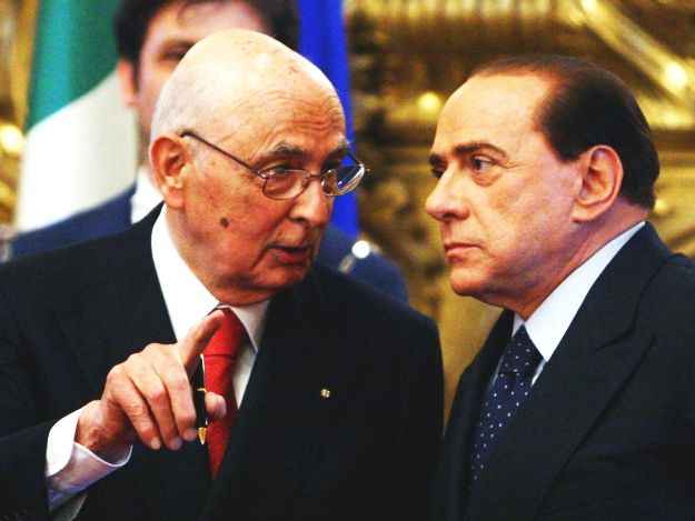 Scontro su presunto complotto di Napolitano. Letta in affanno